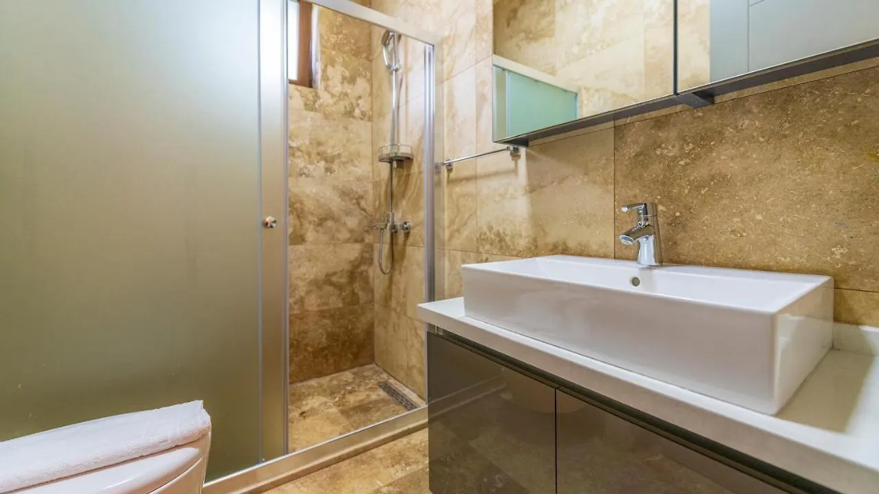 Cemre - 2 Bedroom Holiday Villa In Kayakoey Oeluedeniz Fethiye