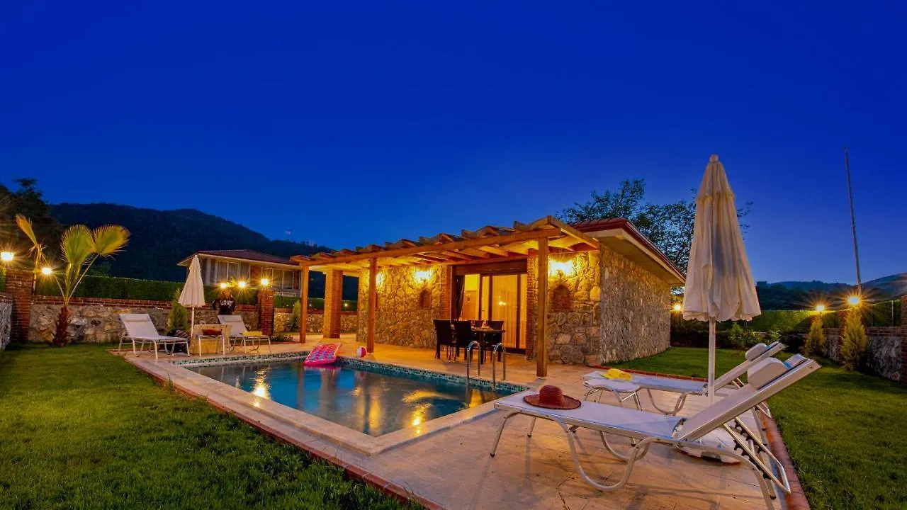 Cemre - 2 Bedroom Holiday Villa In Kayakoey Oeluedeniz location