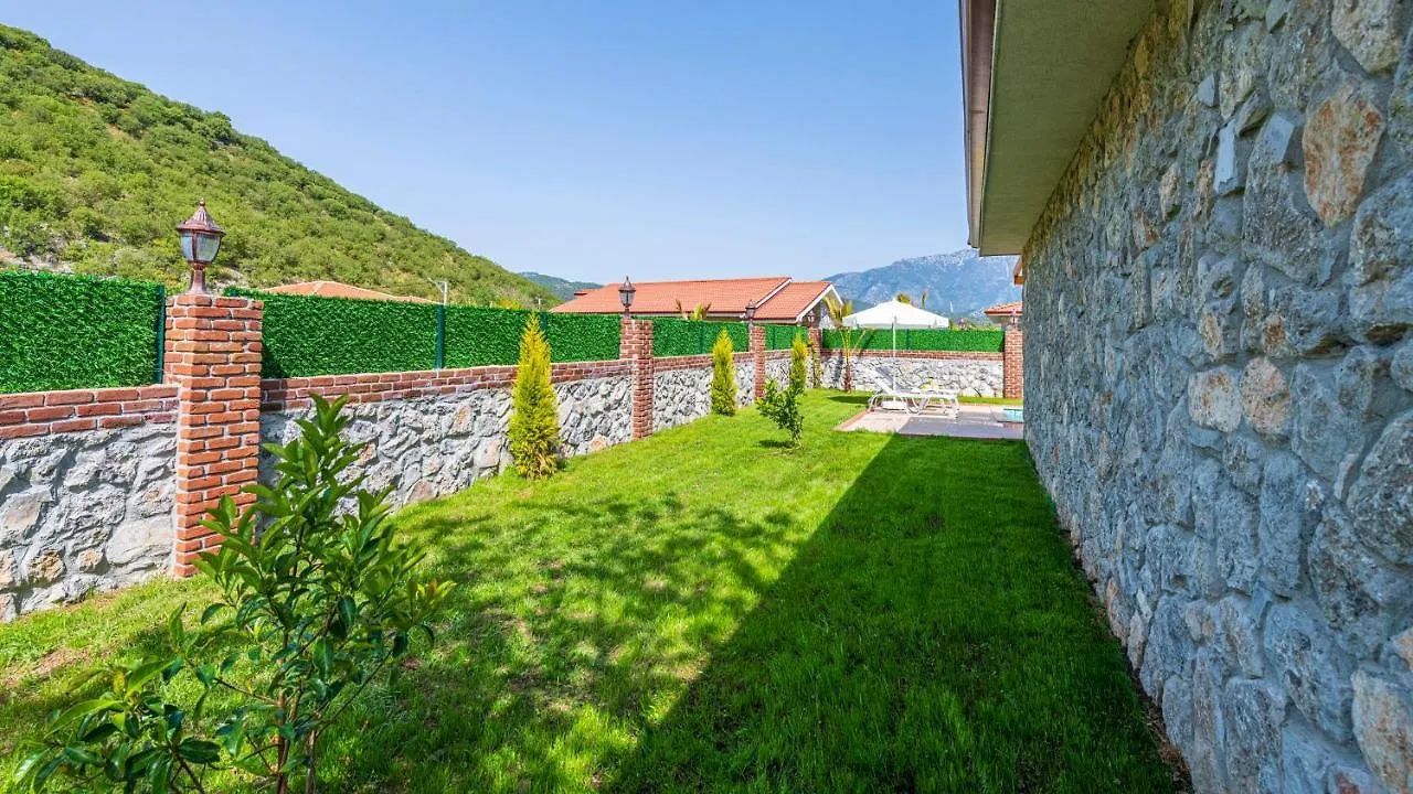 Cemre - 2 Bedroom Holiday Villa In Kayakoey Oeluedeniz Fethiye